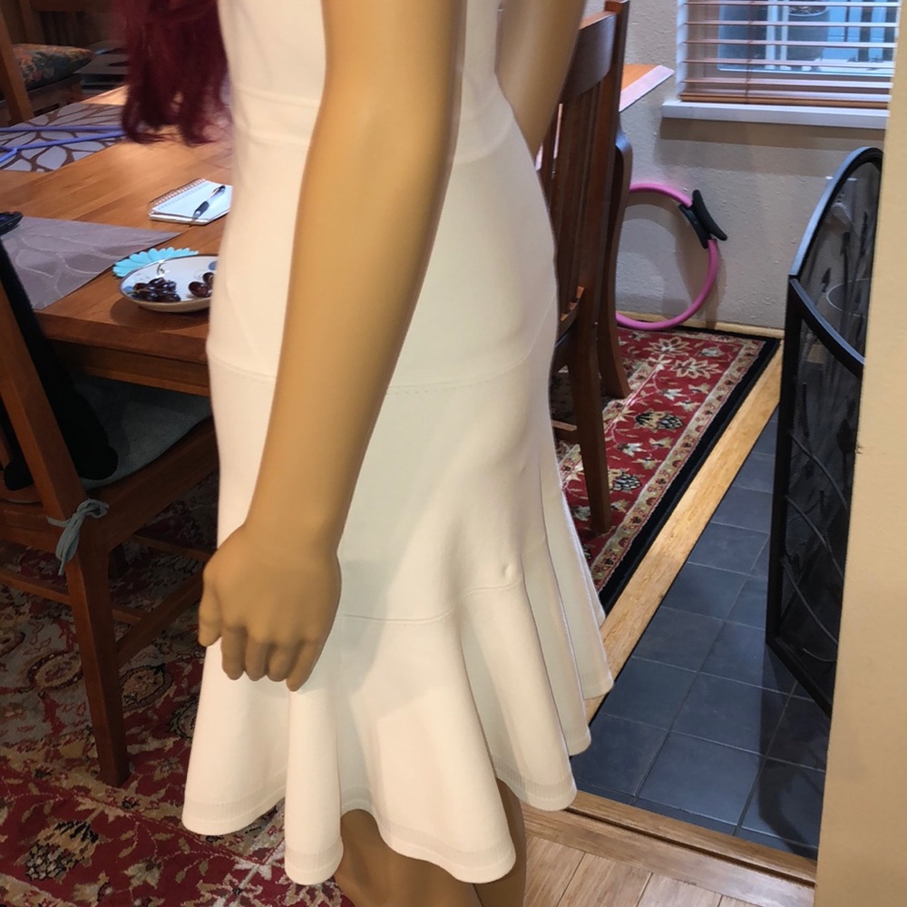 Gorgeous lots of style Body skimming Dress. - Picture 2 of 8